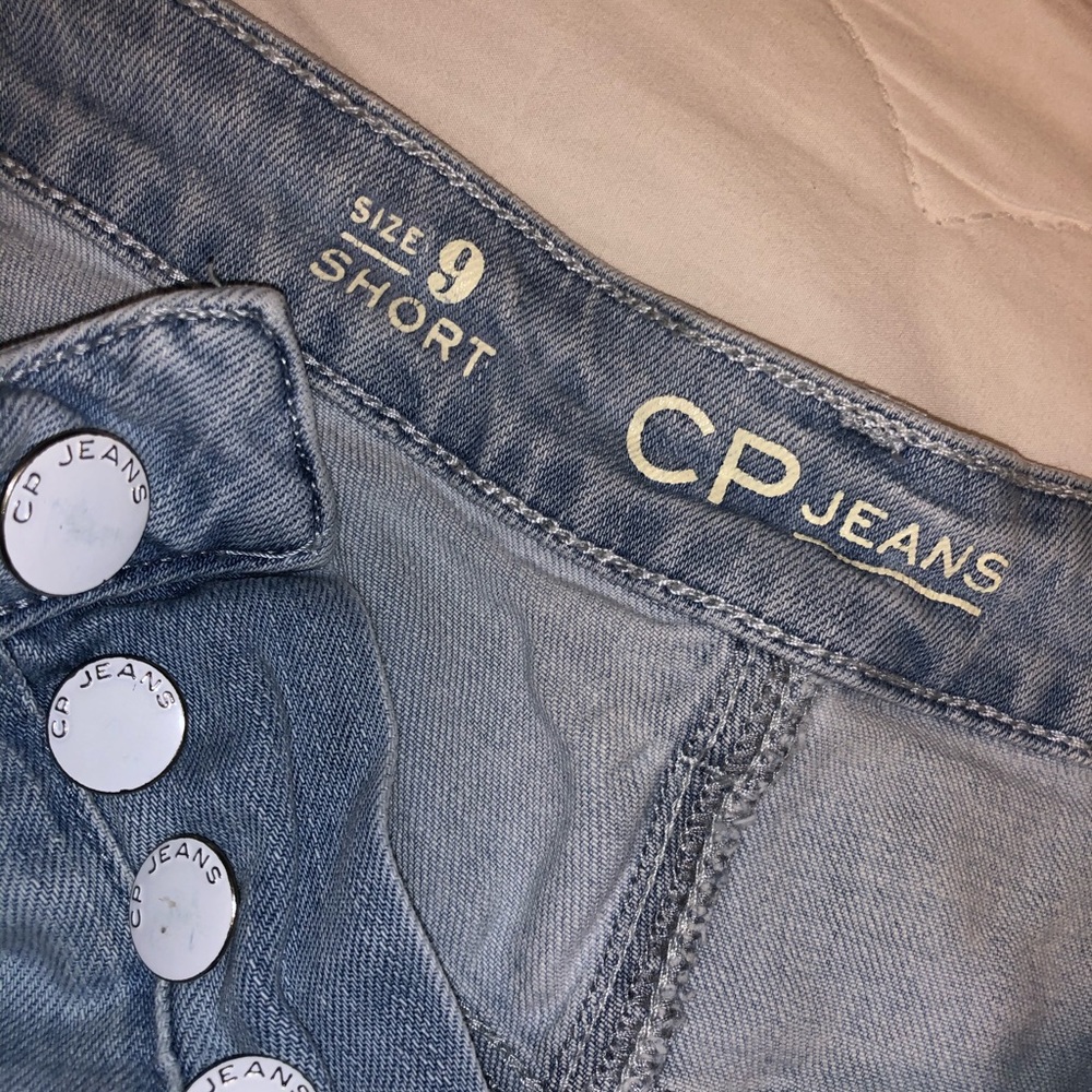 CP JEAN FRAYED SHORTS